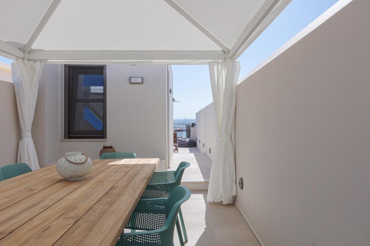 V77 Seafront Suites Ретимно Экстерьер фото