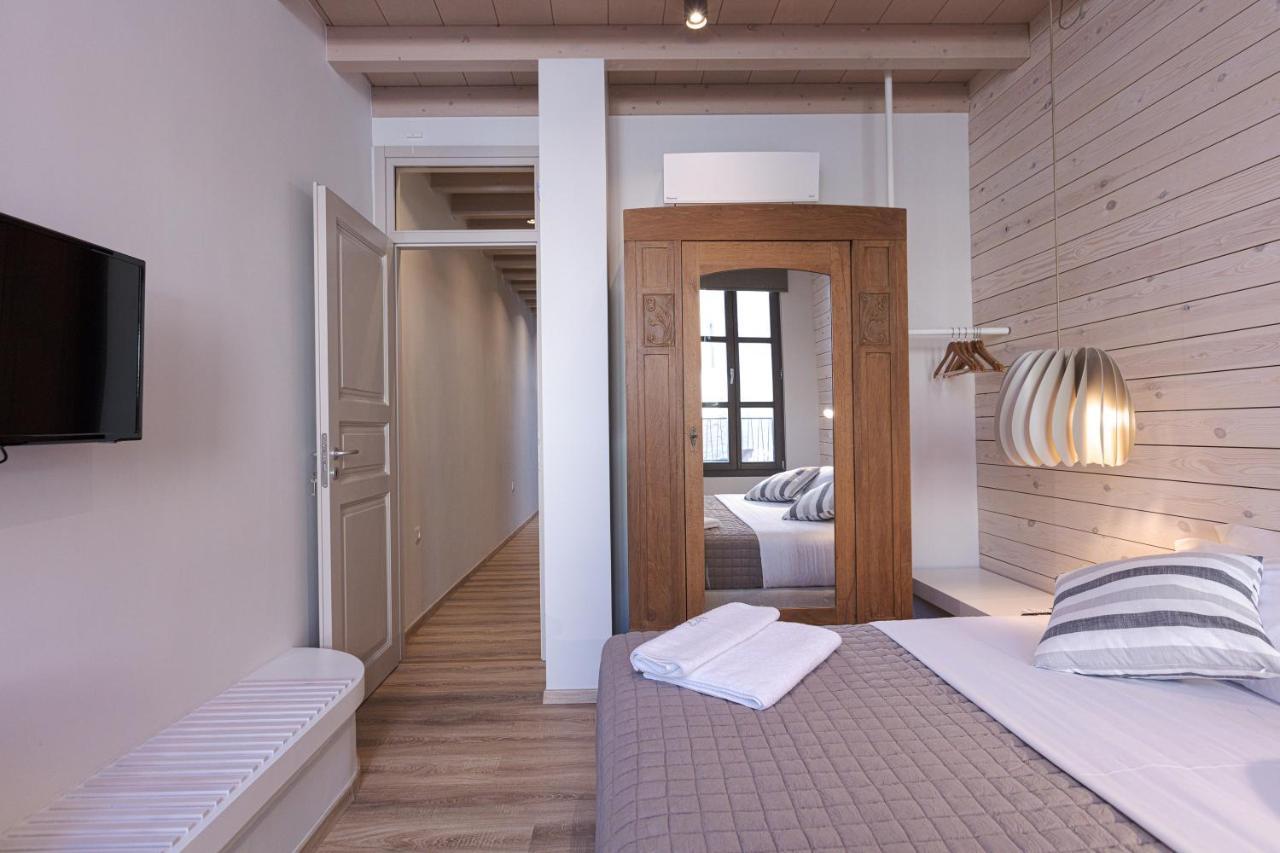 V77 Seafront Suites Ретимно Экстерьер фото