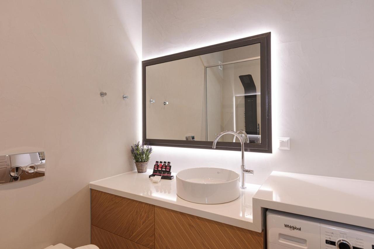 V77 Seafront Suites Ретимно Экстерьер фото