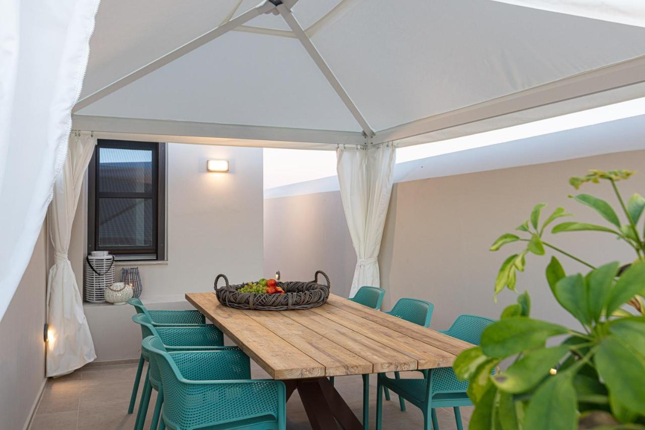 V77 Seafront Suites Ретимно Экстерьер фото