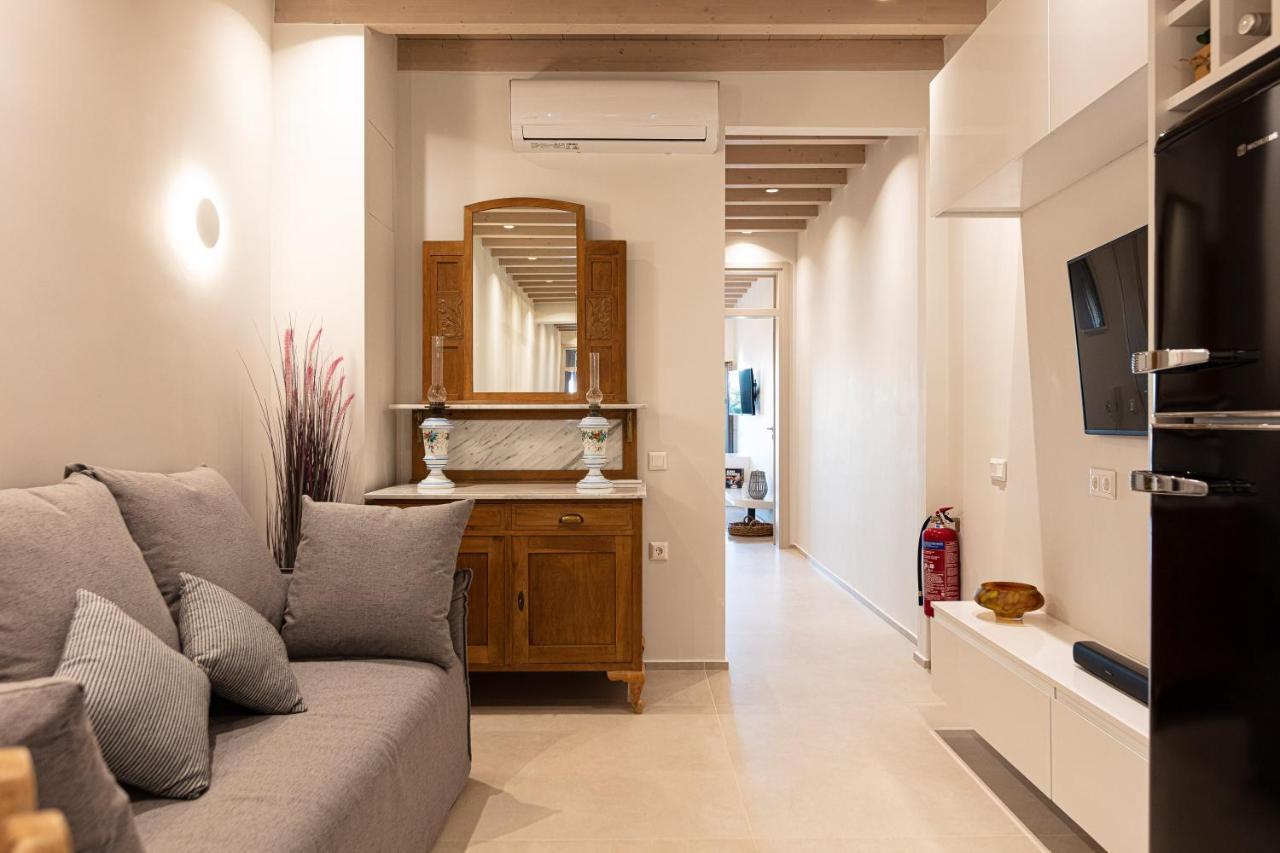 V77 Seafront Suites Ретимно Экстерьер фото