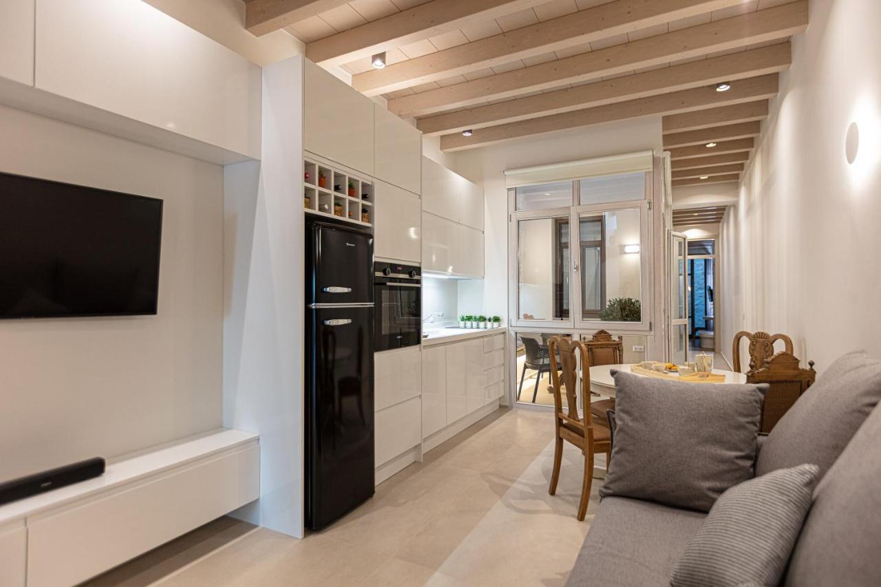 V77 Seafront Suites Ретимно Экстерьер фото