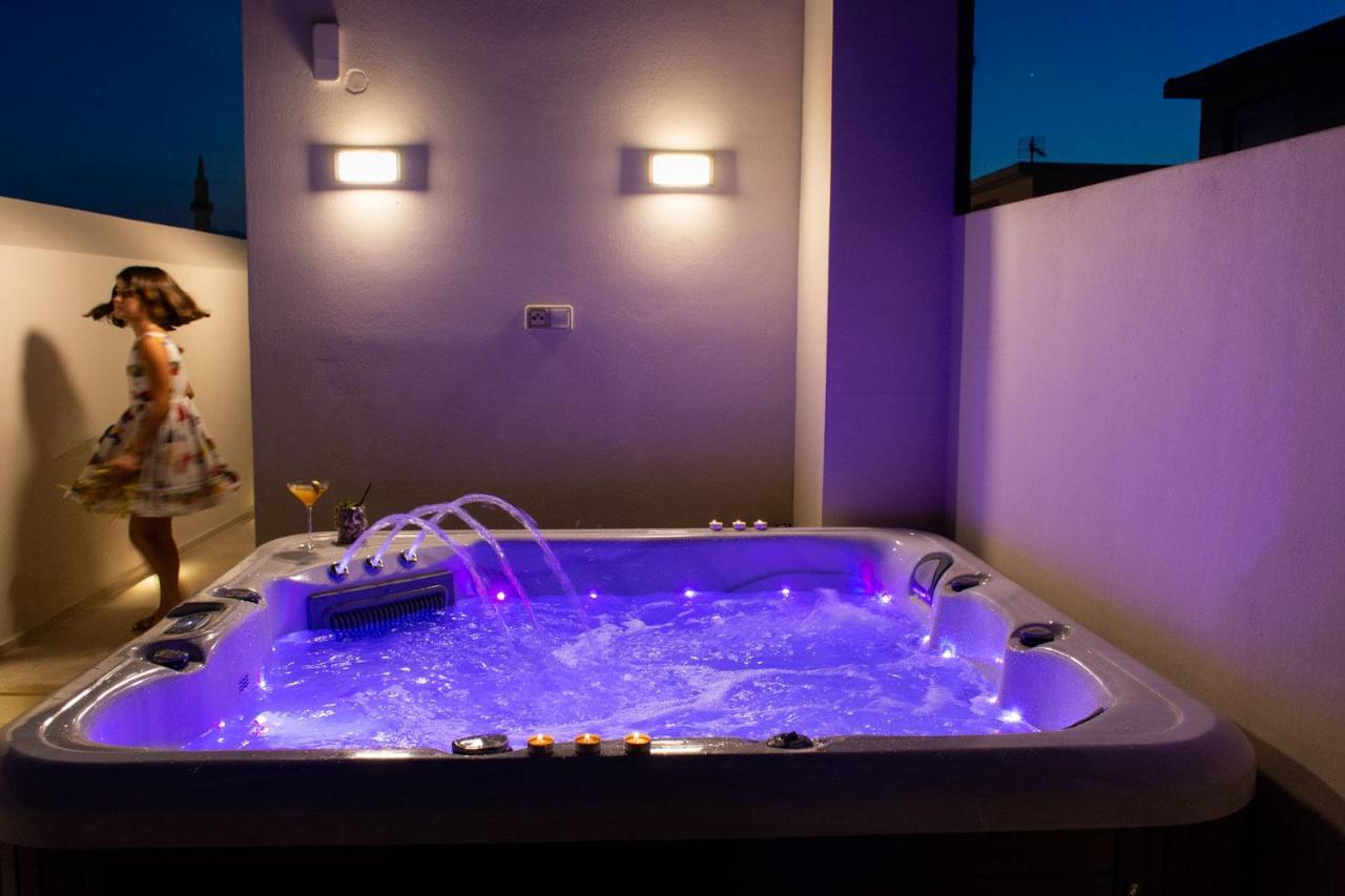 V77 Seafront Suites Ретимно Экстерьер фото