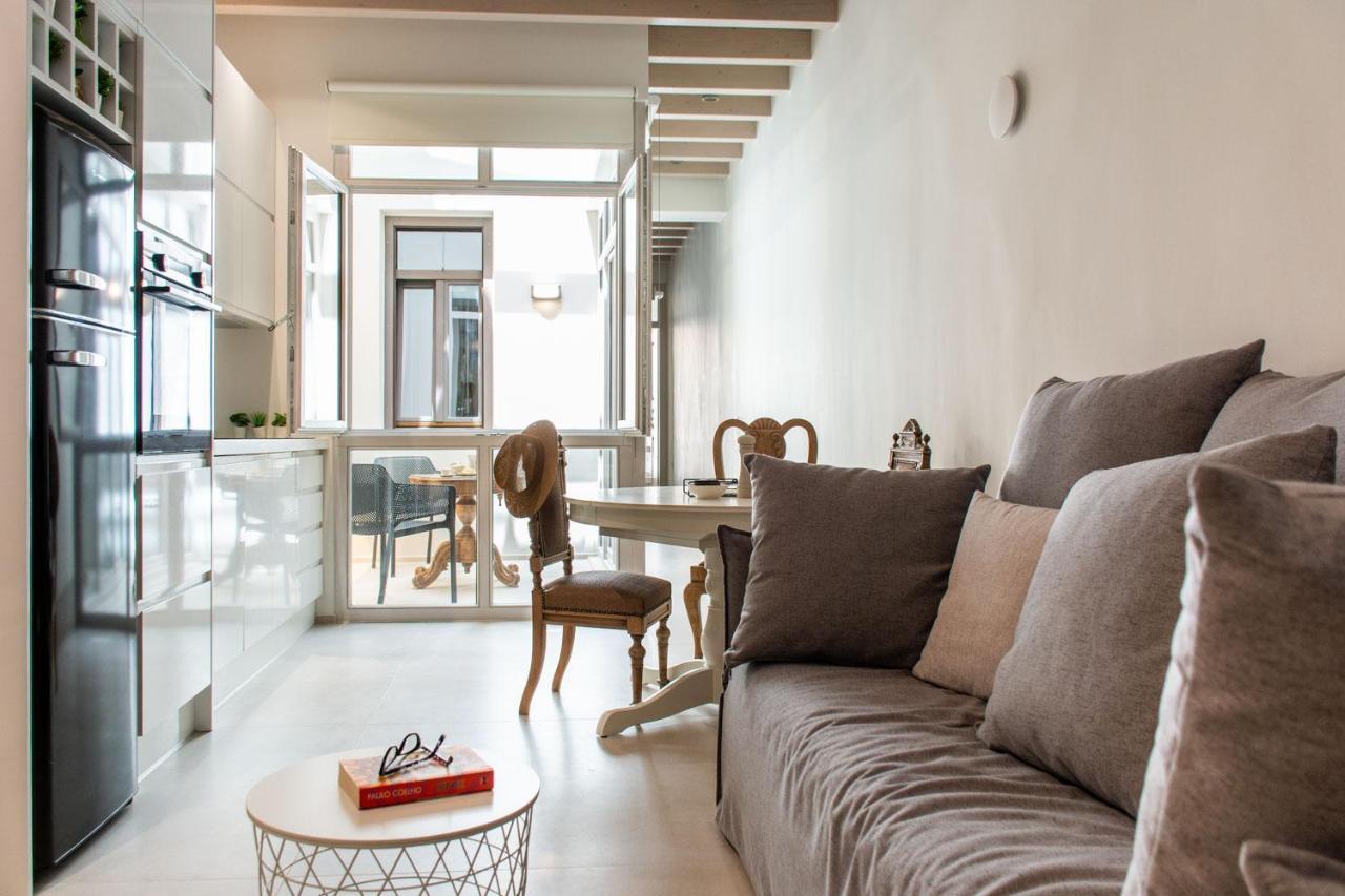 V77 Seafront Suites Ретимно Экстерьер фото
